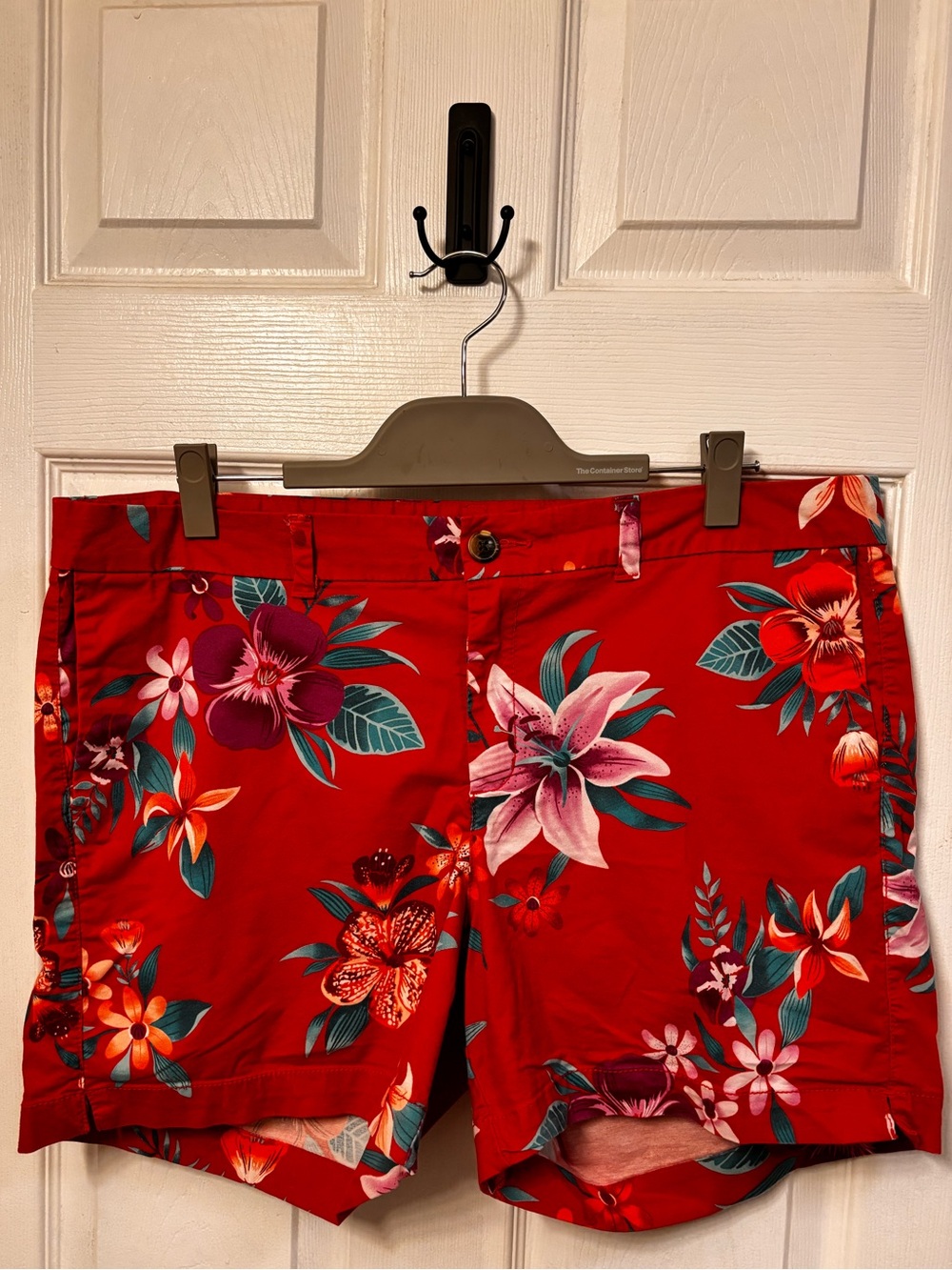 5” Old Navy Red Floral Everyday Shorts